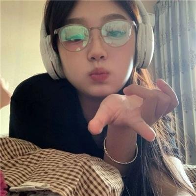 云雾笼罩的山峰